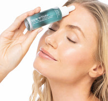 Load image into Gallery viewer, FHF_Dew-Ritual-Facial-Oil_Glow_Canada_shipping_model